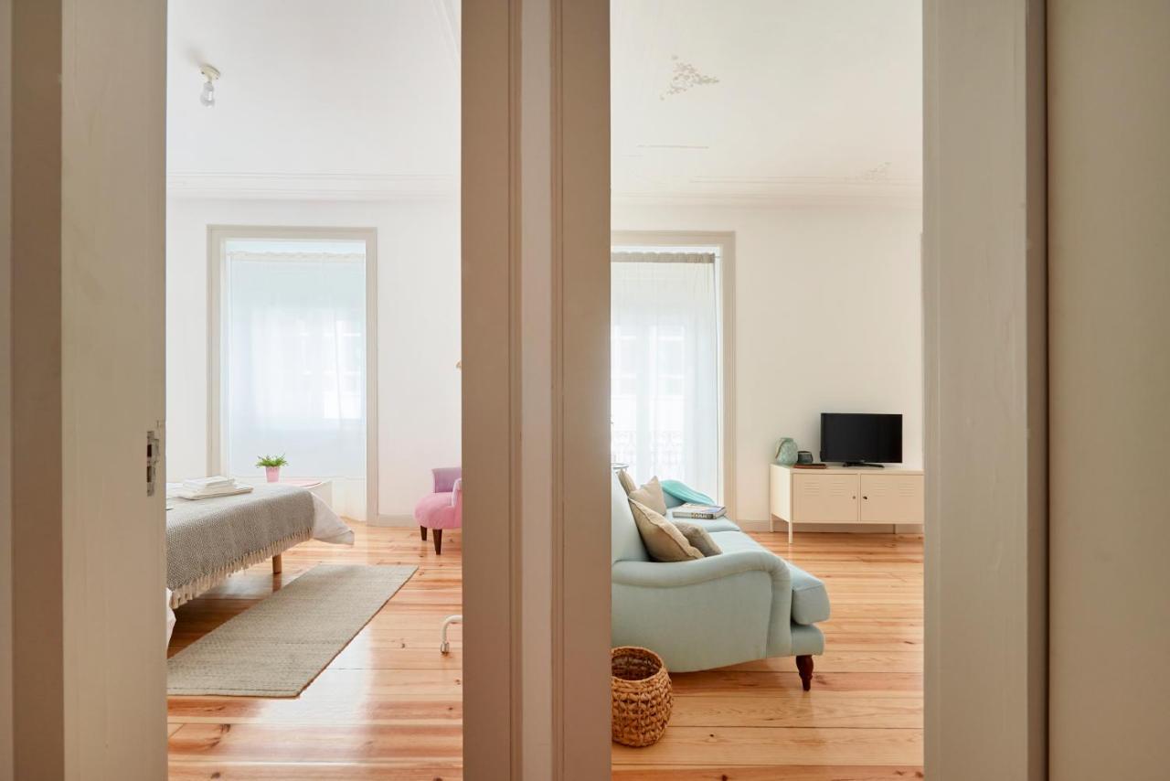 Sunny Apartment With Balcony! ลิสบอน ภายนอก รูปภาพ