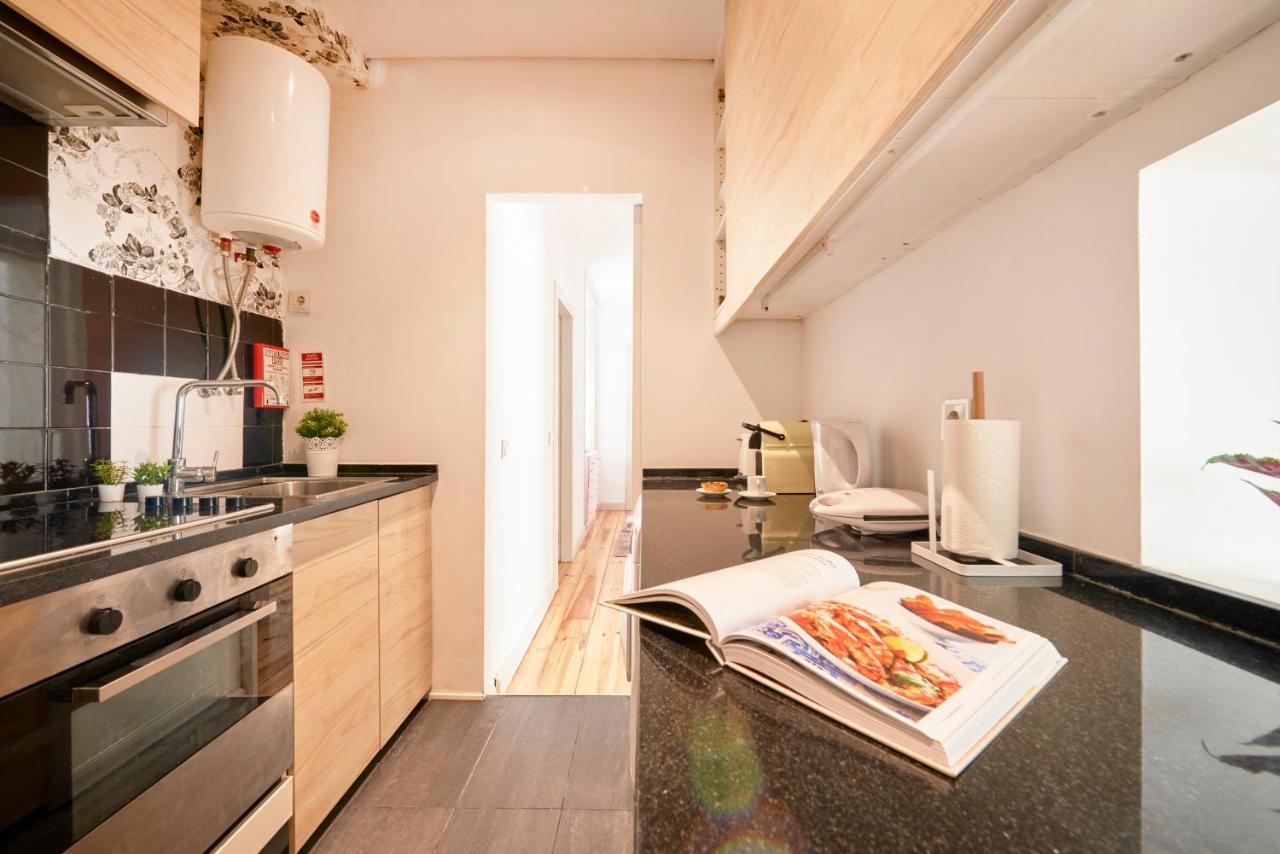 Sunny Apartment With Balcony! ลิสบอน ภายนอก รูปภาพ