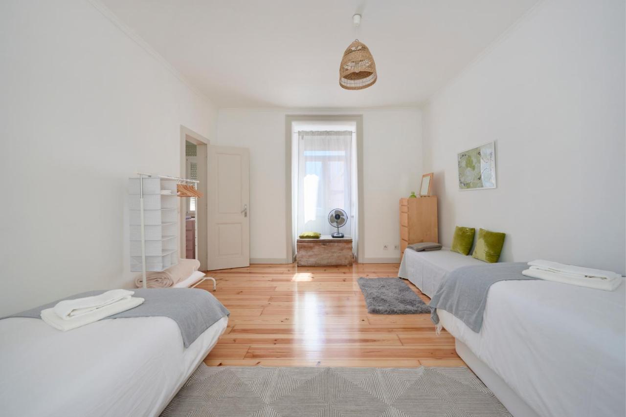 Sunny Apartment With Balcony! ลิสบอน ภายนอก รูปภาพ
