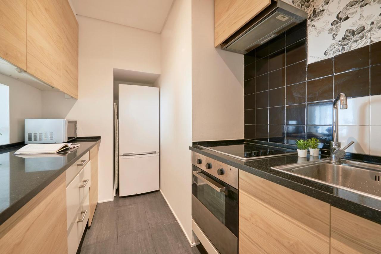 Sunny Apartment With Balcony! ลิสบอน ภายนอก รูปภาพ