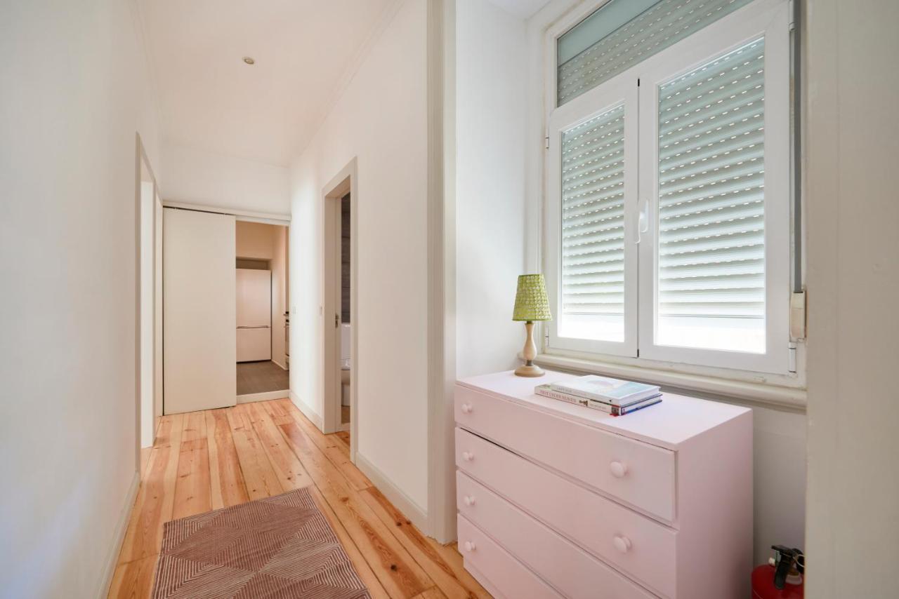 Sunny Apartment With Balcony! ลิสบอน ภายนอก รูปภาพ