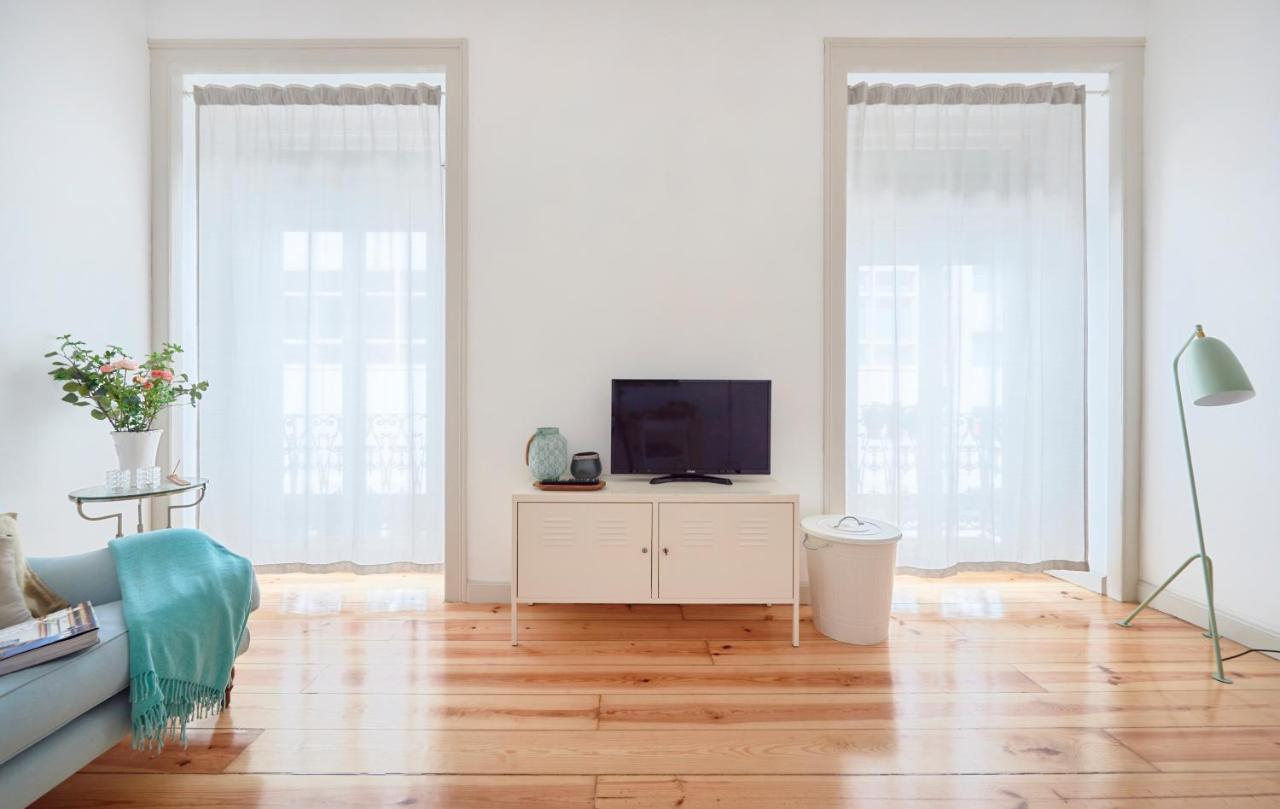 Sunny Apartment With Balcony! ลิสบอน ภายนอก รูปภาพ