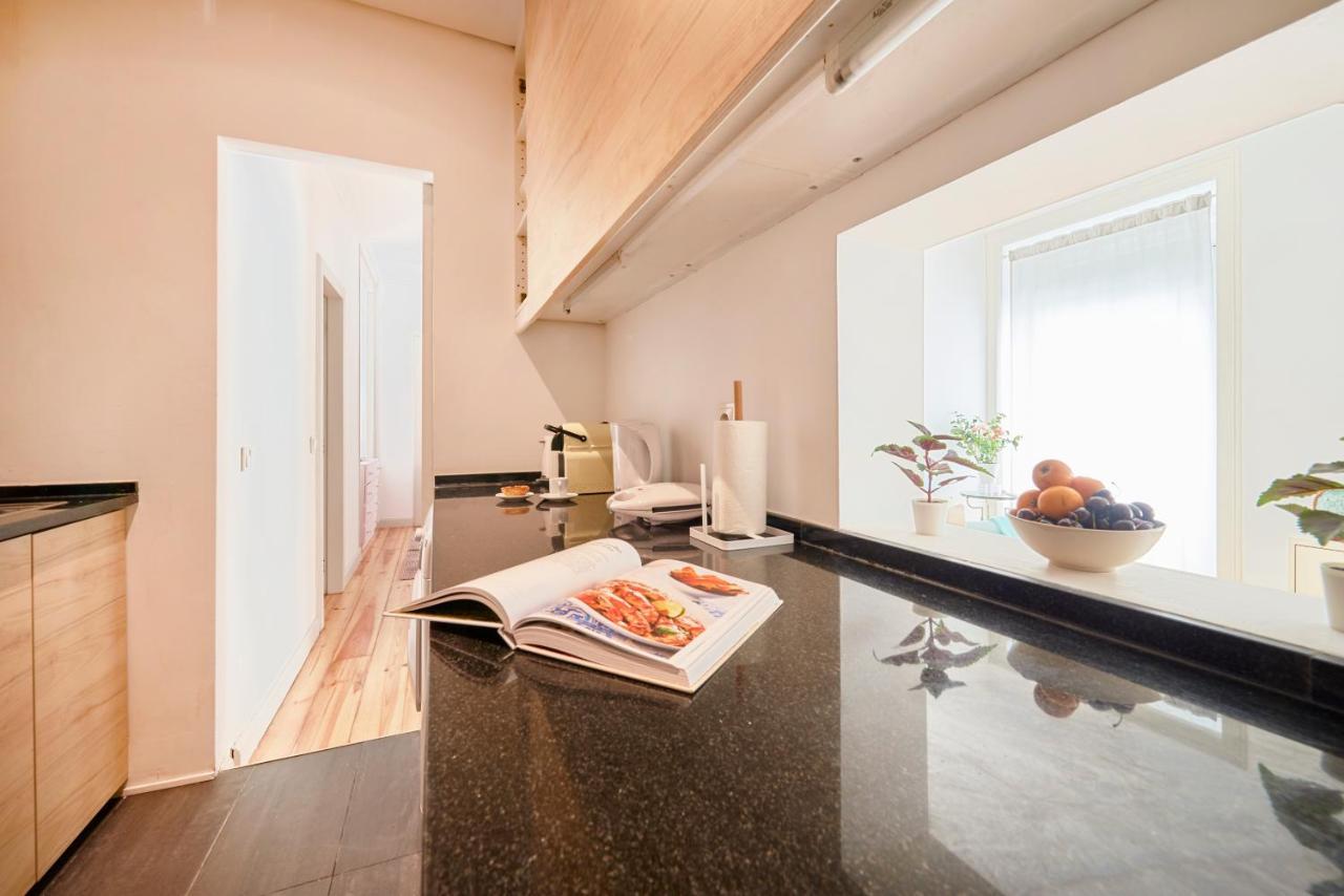 Sunny Apartment With Balcony! ลิสบอน ภายนอก รูปภาพ